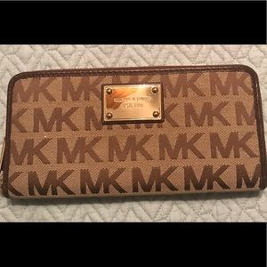 Sale! Michael Kors Wallet